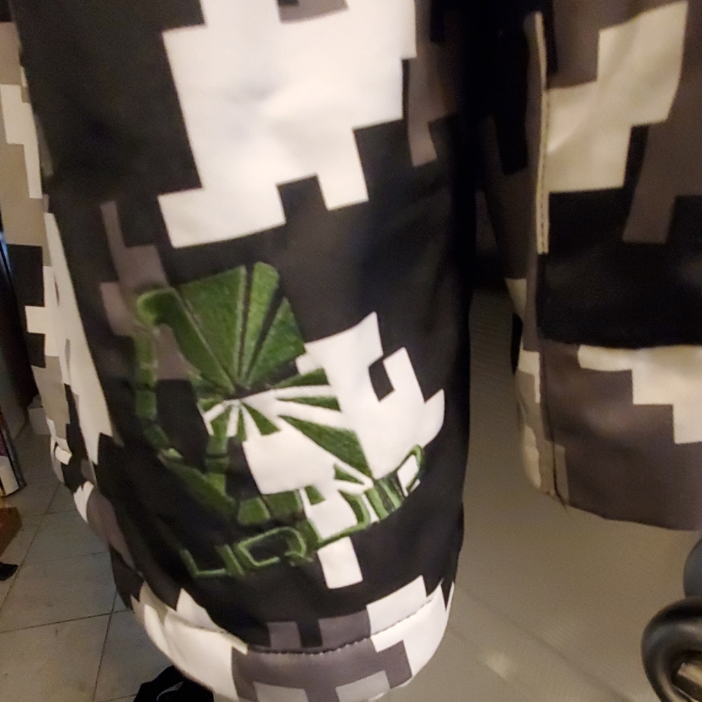 Snowboarding Coat - Picture 5 of 8